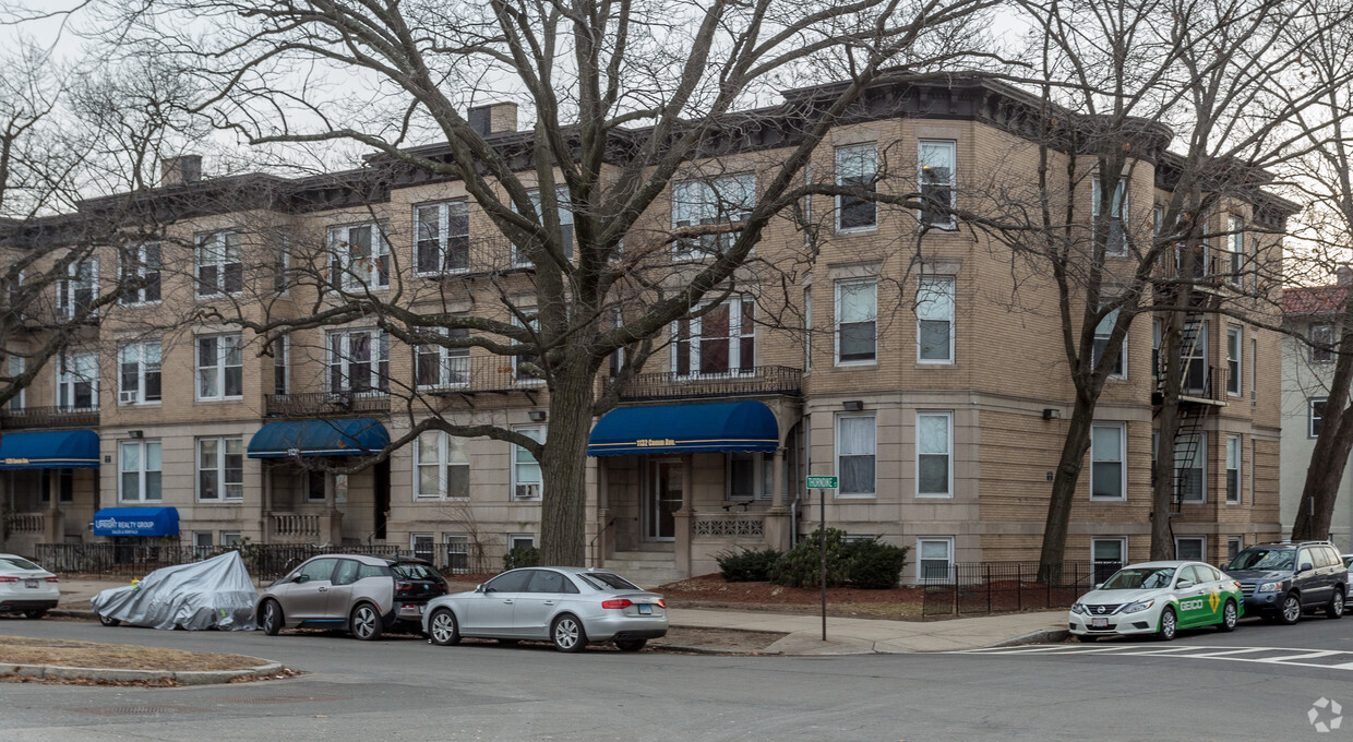 1148 Commonwealth Ave, Unit 7 in Allston, MA - Foto de edificio