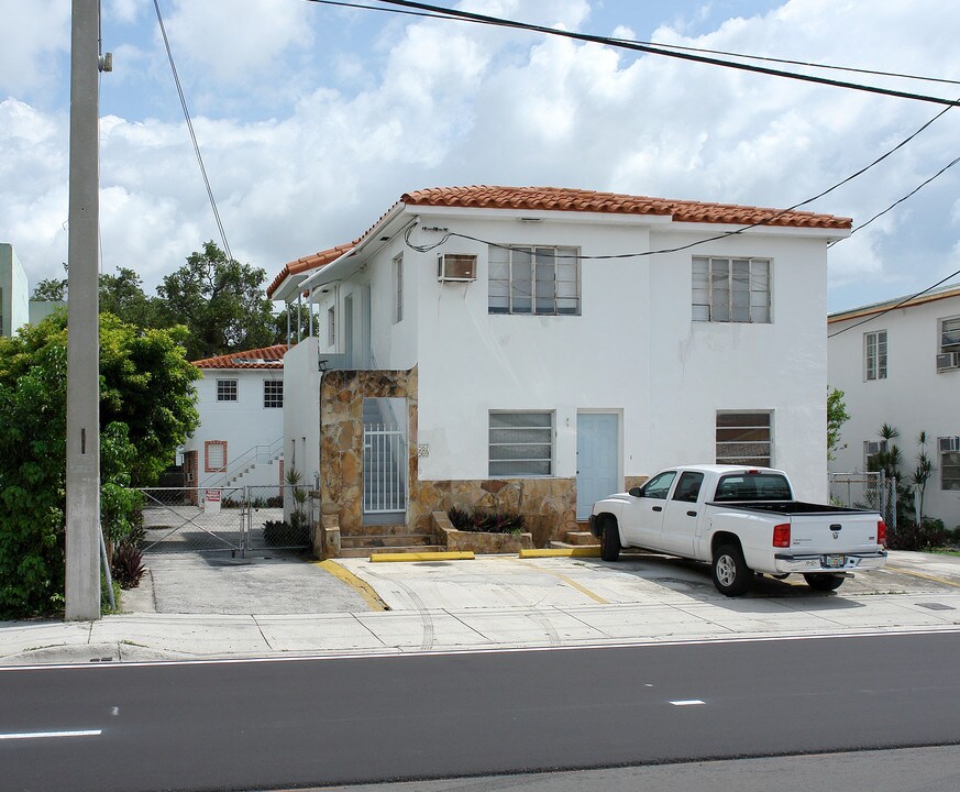 567 SW 7th St in Miami, FL - Building Photo