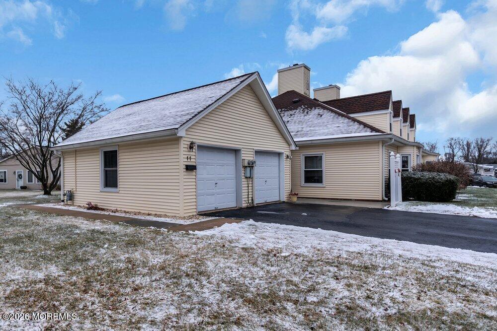 11 Sutton Dr in Brick, NJ - Building Photo