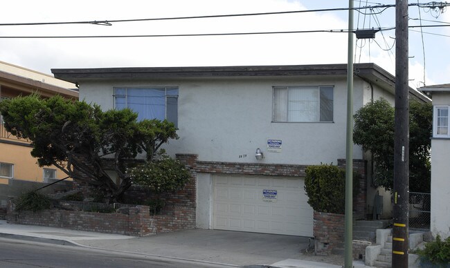 9838 Macarthur Blvd in Oakland, CA - Foto de edificio - Building Photo