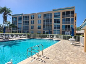 4530 Pinebrook Cir, Unit #102 in Bradenton, FL - Building Photo