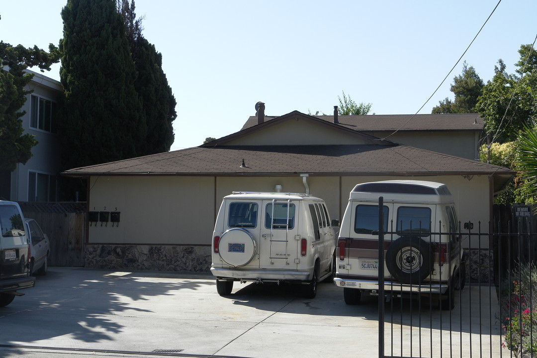 2410 Humboldt Ave in Oakland, CA - Building Photo