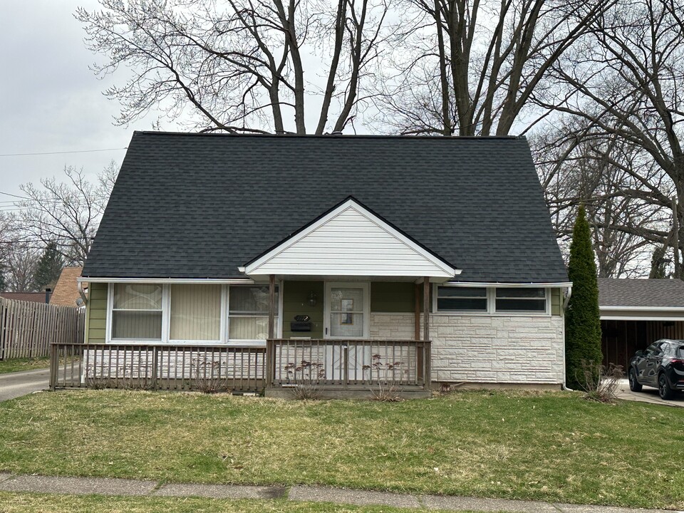 1772 Hanover St in Cuyahoga Falls, OH - Foto de edificio