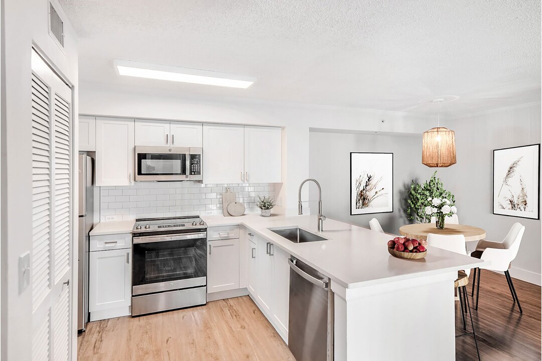 Windsor Pembroke Pines in Pembroke Pines, FL - Building Photo