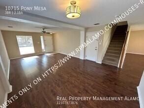 10715 Pony Mesa in San Antonio, TX - Building Photo - Building Photo