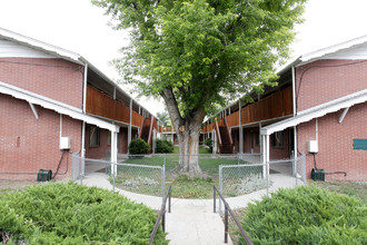 Lakewood Gardens in Lakewood, CO - Building Photo - Building Photo