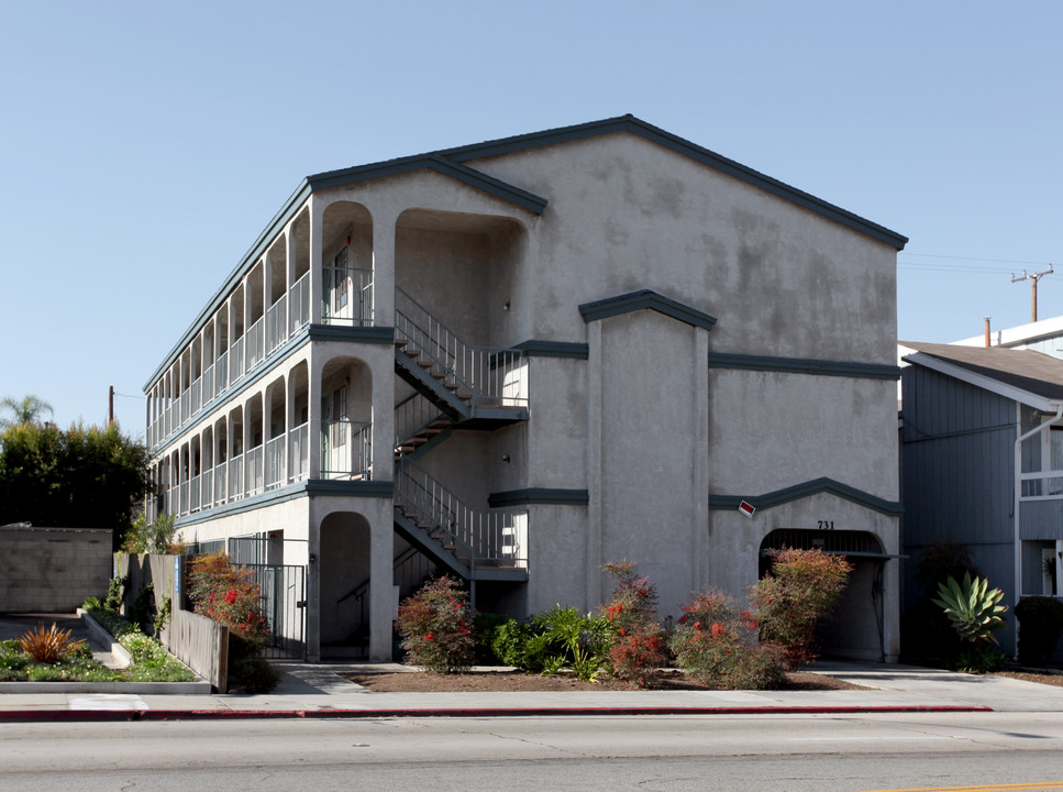 731 Redondo Ave in Long Beach, CA - Building Photo