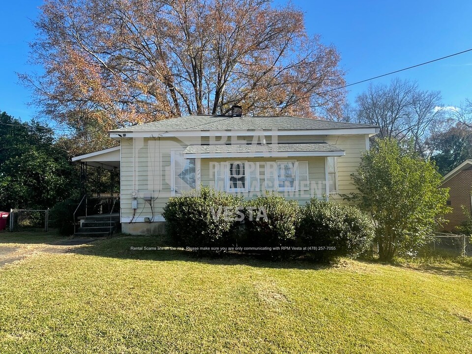 110 W Ridge Cir in Macon, GA - Building Photo