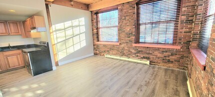 2 Manchester St in Manchester, NH - Building Photo - Building Photo