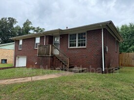 3206 Bayless Dr SW in Huntsville, AL - Building Photo