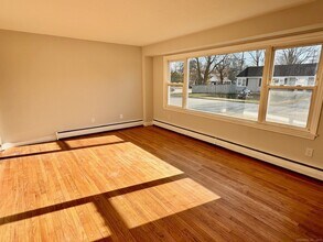 12 Burgess Pl in Groton, CT - Building Photo - Building Photo