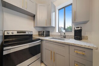 2110 SW 16th St in Miami, FL - Building Photo - Building Photo