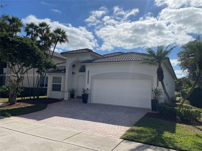 17048 NW 19th St in Pembroke Pines, FL - Foto de edificio - Building Photo