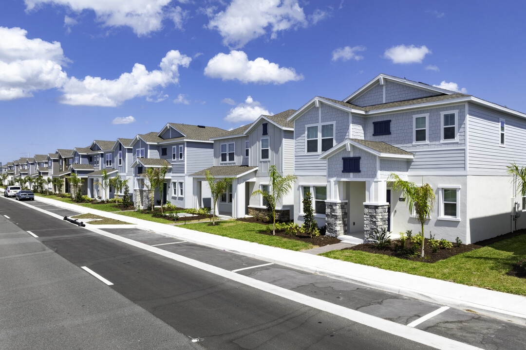 Pine Glen in St. Cloud, FL - Foto de edificio