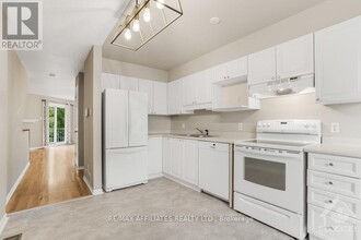 1400-1400 Wildberry Ct in Ottawa, ON - Building Photo - Building Photo