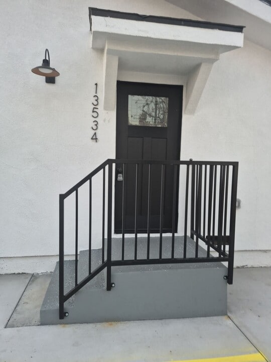 13538 Remington St in Pacoima, CA - Foto de edificio