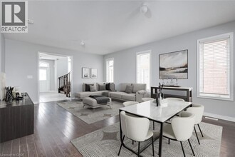 2105 Falling Green Dr in Oakville, ON - Building Photo - Building Photo