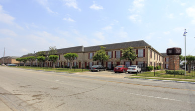 Bella Luna Apartments in Houston, TX - Building Photo - Building Photo