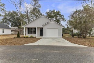 303 Wright St in Hahira, GA - Building Photo