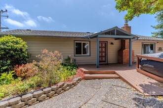 1327 Crespi Dr in Pacifica, CA - Building Photo - Building Photo