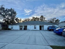 7469 Pond Cir in Spring Hill, FL - Building Photo