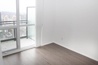 45-5245 Charles St E in Toronto, ON - Building Photo - Building Photo