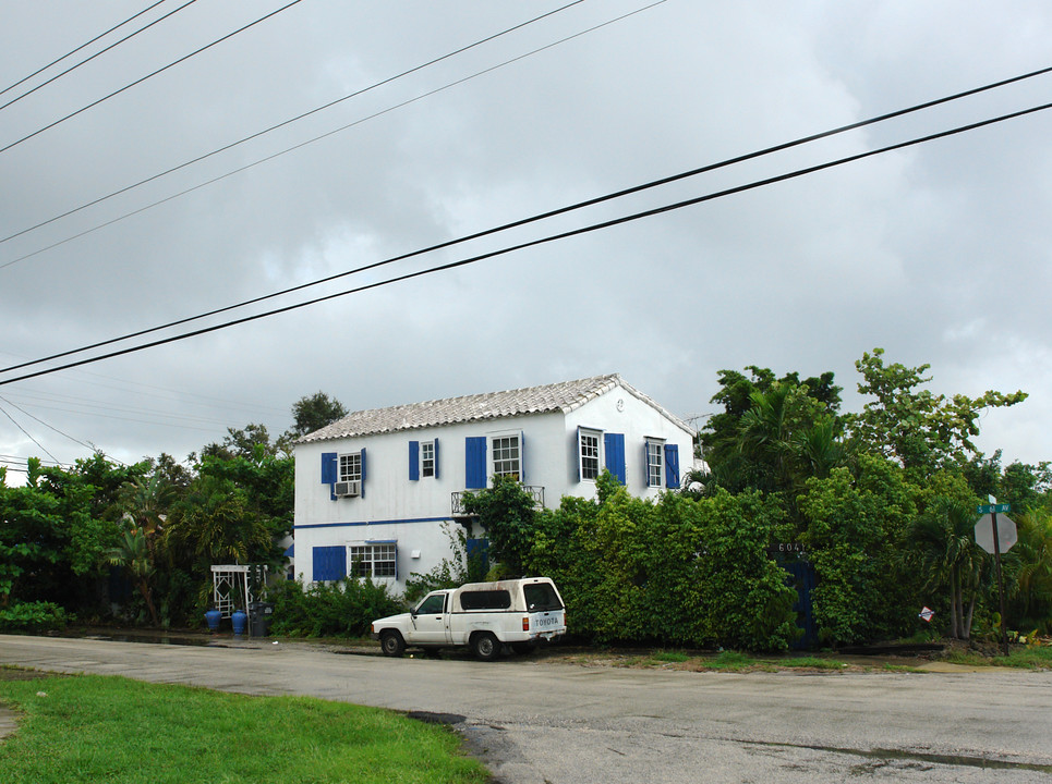 6041 Fletcher St in Hollywood, FL - Foto de edificio