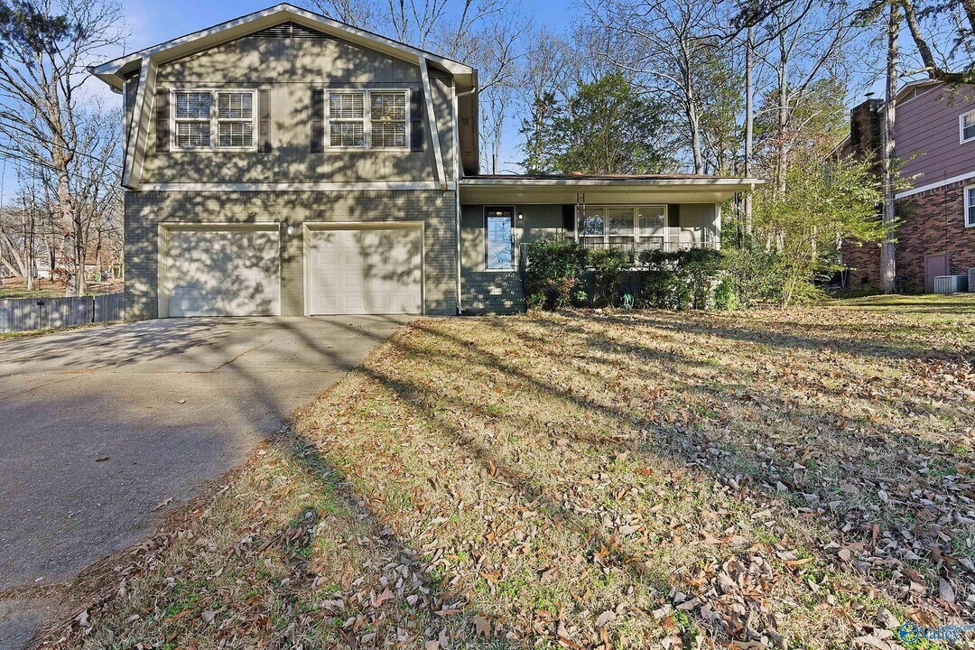 11303 Mountain Crest Dr SE in Huntsville, AL - Building Photo