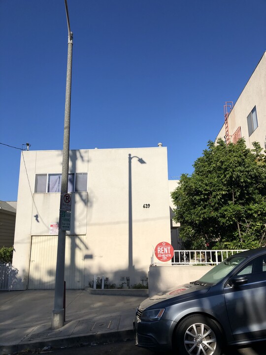 639 N Hill Pl in Los Angeles, CA - Building Photo