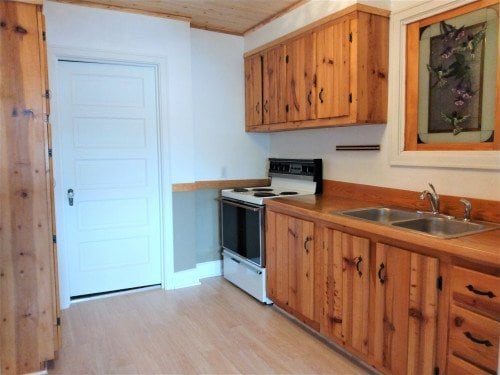 715 5th Ave, Unit Apt 4 in Antigo, WI - Building Photo - Building Photo