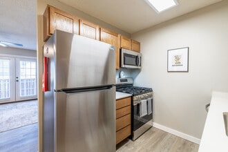 Ruby on the Creek Apartments in Fayetteville, AR - Building Photo - Building Photo