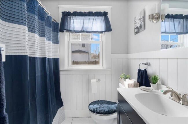 120 Pontiac Ave in Cranston, RI - Building Photo - Building Photo