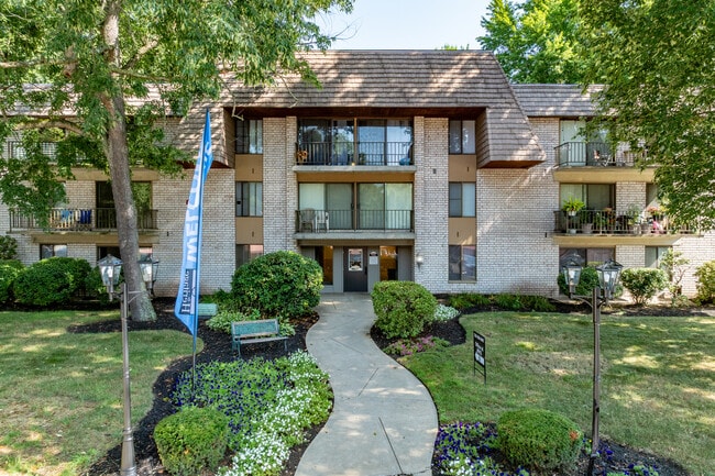 The Heritage at White Pond in Akron, OH - Building Photo - Building Photo