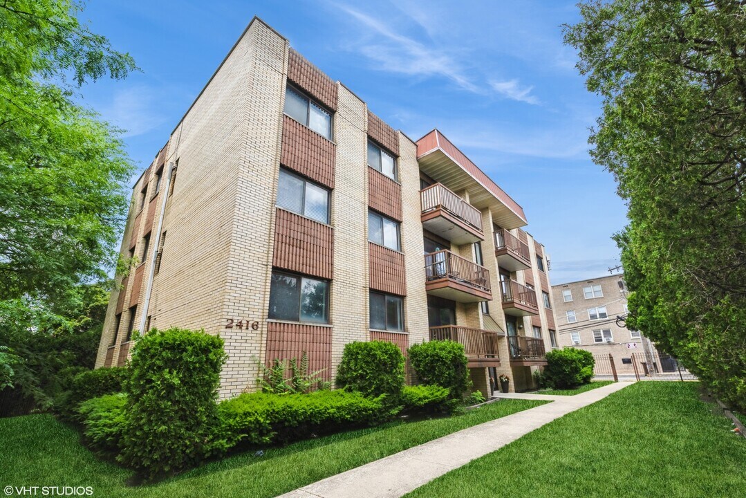 2416 W Foster Ave in Chicago, IL - Building Photo