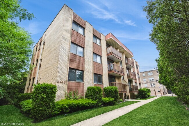 property at 2416 W Foster Ave