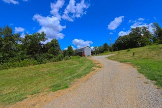 333 Little Salt Lick Rd in Pleasant Shade, TN - Building Photo - Building Photo