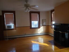 8 Sewall St, Unit 1 in Augusta, ME - Building Photo - Building Photo