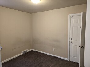 19480 San Juan Dr in Detroit, MI - Building Photo - Building Photo