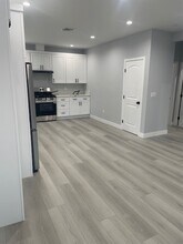 17032 Midwood Dr in Los Angeles, CA - Foto de edificio - Building Photo