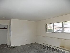 74 Belair Dr in New Milford, CT - Building Photo - Building Photo