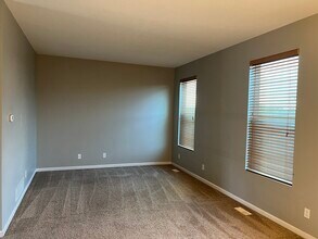 19618 T St in Omaha, NE - Building Photo - Building Photo