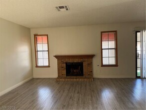 6687 W Tropicana Ave in Las Vegas, NV - Building Photo - Building Photo