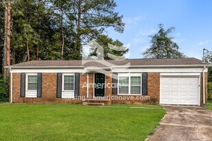 129 Royal Ct in Lagrange, GA - Building Photo