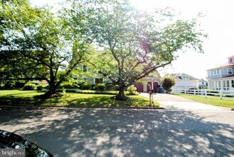 1506 Chain Bridge Ct in McLean, VA - Foto de edificio - Building Photo