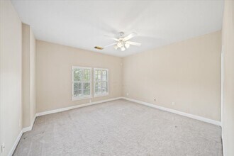 4610 Sterling Wood Way in Houston, TX - Foto de edificio - Building Photo