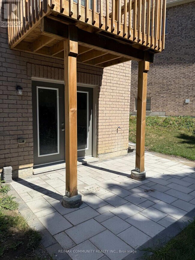 332 Fleetwood Dr in Oshawa, ON - Building Photo - Building Photo