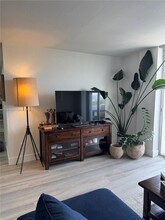 2000 NE 135th St, Unit 609 in North Miami, FL - Building Photo - Building Photo
