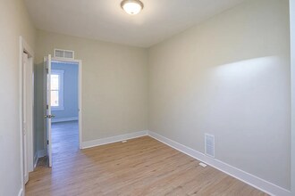 305 S Macon St. in Baltimore, MD - Foto de edificio - Building Photo