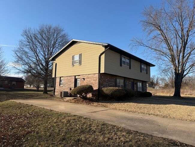 2205 Warwick St in Columbia, MO - Building Photo - Building Photo