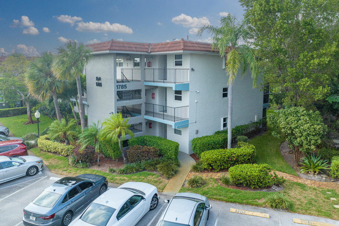 Hidden Harbor in Fort Lauderdale, FL - Building Photo